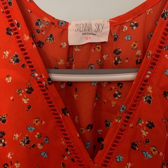 Flowy Summer Top - Picture 3 of 3